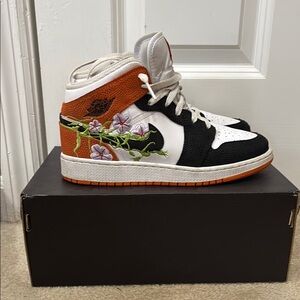 Floral Embroidered nike jordan one mid Sneakers